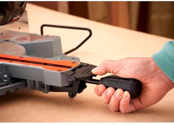 Пила торцювальна мережева BLACK+DECKER BES702 | Зображення 9