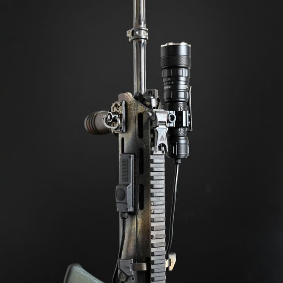 Ліхтарик VIDEX VLF-AT255RG 2000Lm 5000K, до 550 м, підствольний, з білим, червоним і зеленим світлом | Зображення 1