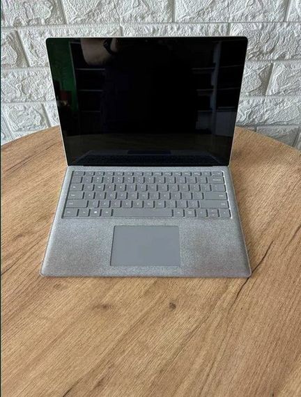 Ноутбук Сенсорний Surface Laptop 13.5" 2256x1504 IPS i7 7660U 16Gb SSD 512Gb Б/В | Зображення 4