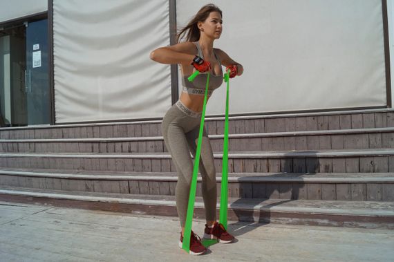 Стрічка-еспандер для фітнесу та реабілітації PowerPlay 4112 0.5мм MediBand Medium Зелена (9кг) | Зображення 2