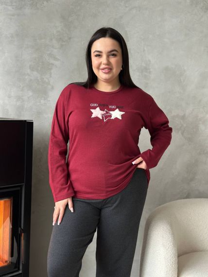 Зручна червона піжамка PLUS SIZE  із зірочками та чорними штанами | Зображення 4