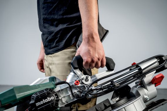 Пила торцовочная Metabo KGS 216 M с протяжкой, 1200Вт, диск 215мм, пропил 70/40мм, 13/4кг (613216000) | Зображення 8