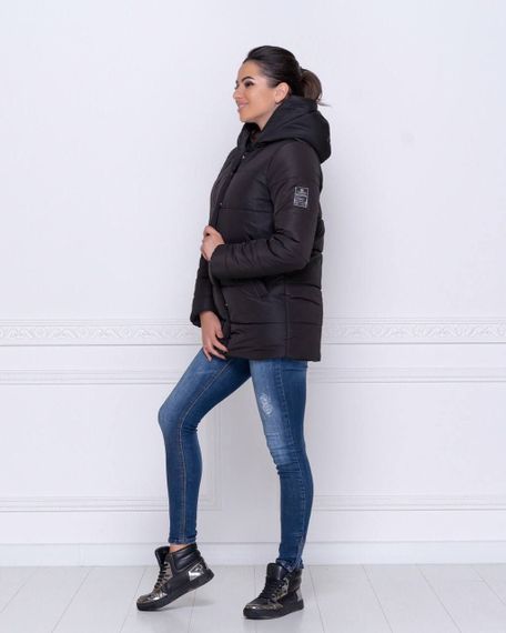 Жіноча тепла стьобана куртка зефірка на блискавці та кнопках з капюшоном розмір 48 колір чорний UH270 | Зображення 2