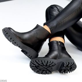 Комфортні чорні зимові черевики натуральна шкіра стильний мінімалізм 38