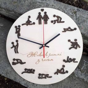 Настінний дерев'яний годинник з безшумним механізмом