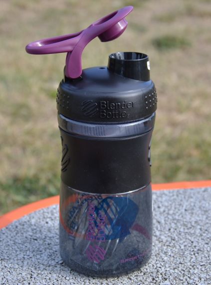 Шейкер спортивний (пляшка) BlenderBottle SportMixer Flip 20oz/590ml Black/Plum | Зображення 5