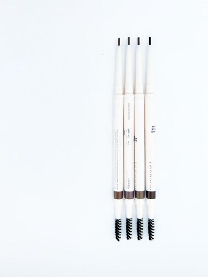 Олівець для брів з щіткою темний Farmasi Ebony 04 0,08 г | Зображення 6