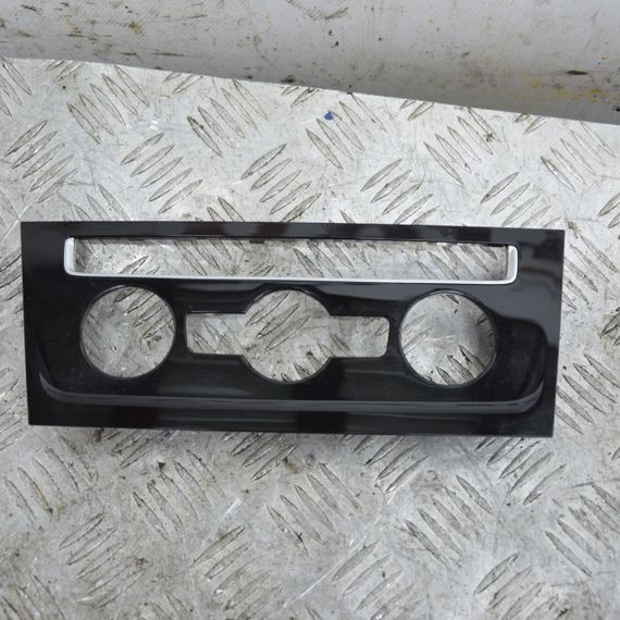 Рамка панелі кондиціонера Volkswagen Golf VII 2012-2020 Накладка панелі клімат контролю Фольксваген 5G1863042