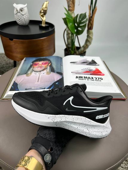 Чоловічі кросівки Air Zoom Winflo 8 Shield Black White Space весна / лето / осень A3642 43 27.5 см