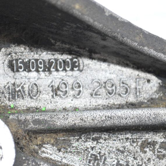 Кронштейн лівий переднього важеля Volkswagen Caddy Golf V Touran кронштейн передньої балки Фольксваген 1K0199295E | Зображення 2