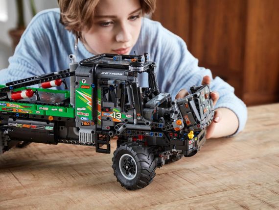 Конструктор LEGO Technic Повнопривідна вантажівка для випробувань Mercedes-Benz Zetros (42129) | Зображення 5