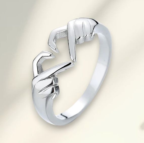 Кольцо в виде двух рук, складывающих сердце, серебристое, регулируемый размер
