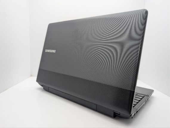 Ноутбук Samsung NP300E5A / 15.6" (1366x768) TN / Intel Core i3-2350M (2 (4) ядра по 2.3 GHz) / 6 GB DDR3 / 500 GB HDD / Intel HD Graphics 3000 / WebCam / DVD-ROM б/в | Зображення 7
