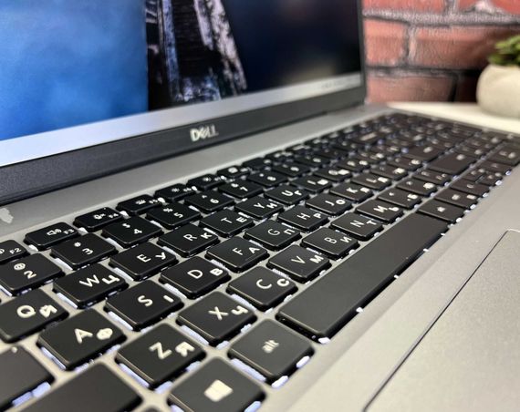 Ультрабук Dell Latitude 5520 / 15.6" (1920x1080) IPS / Intel Core i5-1135G7 (4 (8) ядра по 2.4 - 4.2 GHz) / 8 GB DDR4 / 256 GB SSD / Intel Iris Xe Graphics / WebCam б/у | Зображення 5