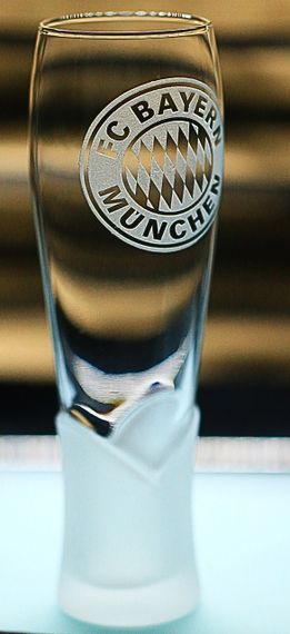 Пивний келих крафтовий 440 мл ФК Bayern München Бавария з гравіюванням подарунок для фаната футбольна кружка | Зображення 1