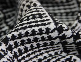Костюмна тканина шанель італійська віскоза стрейч курлапка чорно білого кольору CH 64