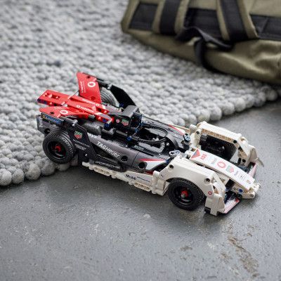 Конструктор LEGO Technic Formula E Porsche 99X Electric 422 детали (42137) | Зображення 7