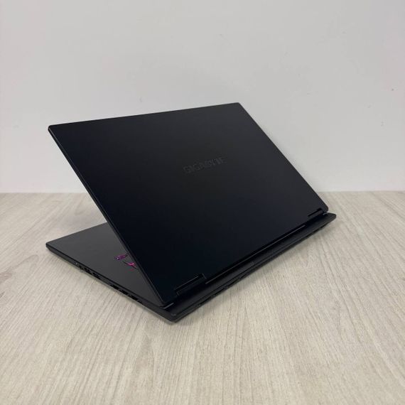 Игровой ноутбук Gigabyte A16 CVH / 16" (1920x1200) IPS / Intel Core i7-13620H (10 (16) ядер по 2.4 - 4.9 GHz) / 16 GB DDR5 / 1000 GB SSD NVMe / nVidia GeForce RTX 5060, 8 GB GDDR7, 128-bit / WebCam б/у | Зображення 5