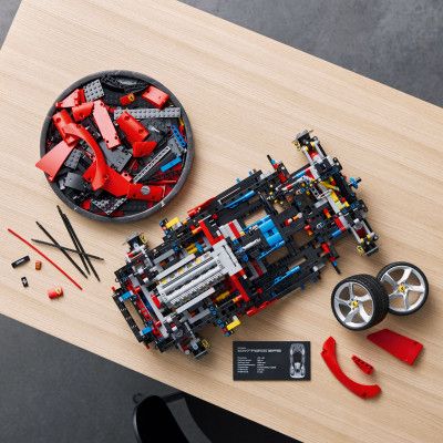 Конструктор LEGO Technic Ferrari Daytona SP3 (42143) | Зображення 8