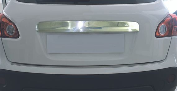 Накладка над номером (нерж.) З кнопкою, OmsaLine - Італійська нержавійка для Nissan Qashqai 2007-2010 рр.