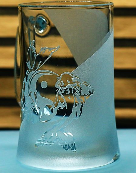 Пивний келих 670 мл Інь-Янь риба короп з гравіюванням символ гармонії подарунок для чоловіка | Зображення 2