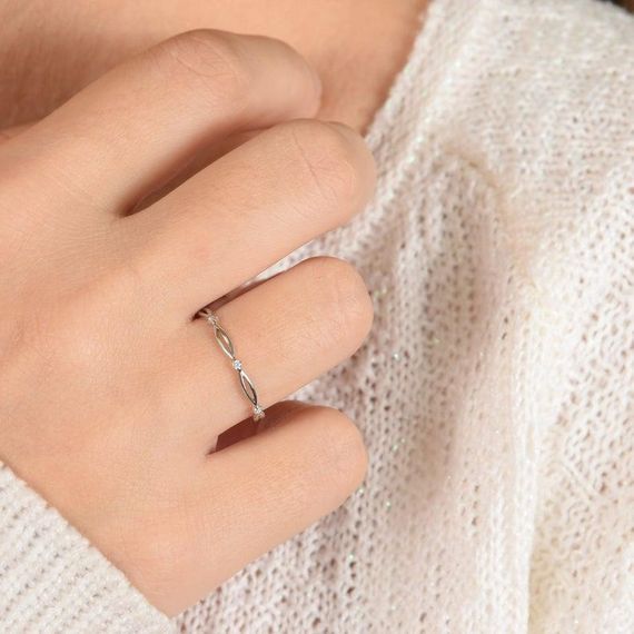Нежное золотое кольцо с бриллиантами 22 | Зображення 3