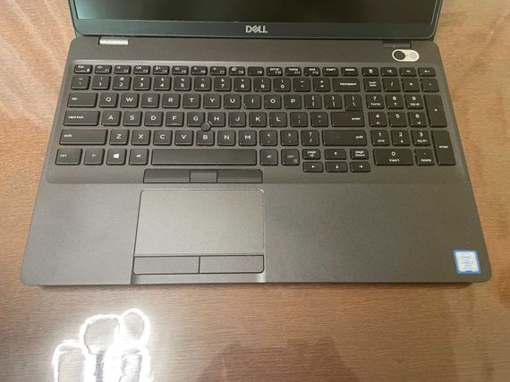 Ноутбук Dell Latitude 5500 / 15.6" (1920x1080) IPS / Intel Core i7-8550U (4 (8) ядра по 1.8 - 4.0 GHz) / 16 GB DDR4 / 256 GB SSD / Intel UHD Graphics 620 / WebCam б/в | Зображення 3