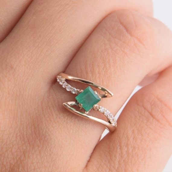 Женское золотое кольцо с изумрудом 14.5 | Зображення 3