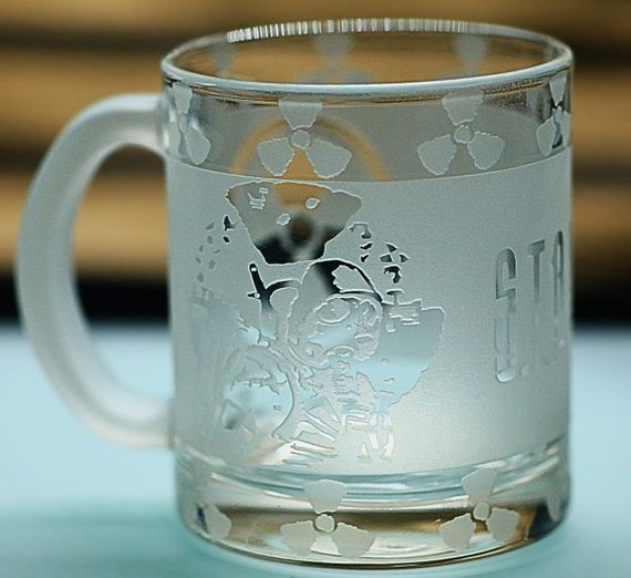 Стеклянная чашка 320 мл S T A L K E R 2 с гравировкой игровая кружка подарок фанату Зоны СТАЛКЕР матовая | Зображення 1