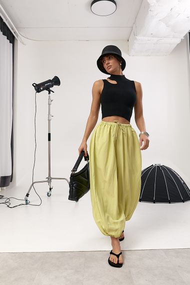 В'язана коротка майка з вирізом - чорний цвет, ONE SIZE (є розміри) | Зображення 2