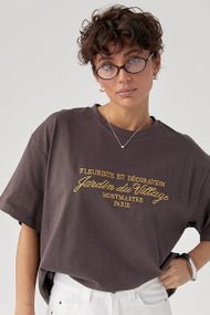 Вільна однотонна футболка з вишитими написами - коричневий цвет, ONE SIZE (є розміри)