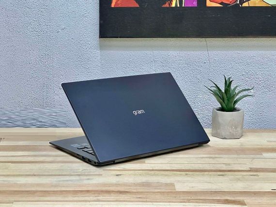 Ультрабук LG Gram 14Z90P / 14" (1920x1080) IPS / Intel Core i7-1165G7 (4 (8) ядра по 2.8 - 4.7 GHz) / 8 GB DDR4 / 512 GB SSD / Intel Iris Xe Graphics / WebCam / Win 11 Home б/у | Зображення 7