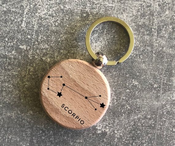 Круглый деревянный брелок с созвездием зодиака «Скорпион»