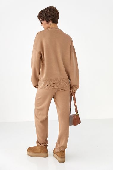 Трикотажний костюм з рваним ефектом - світло-коричневий цвет, ONE SIZE (є розміри) | Зображення 1