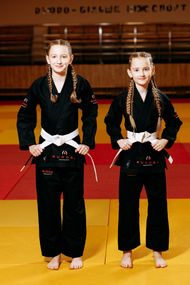 Чорне дитяче кімоно для дівчаток, джиу-джитсу, TM BUDOGI, зріст 120 см, щільність 350 гр/м.кв.