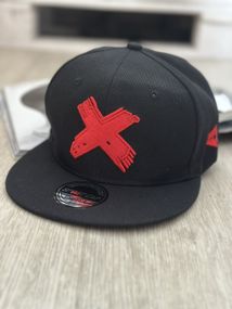 Кепка снепбек (Snapback) с крестиком Черный с красным 56-61р  (9057)