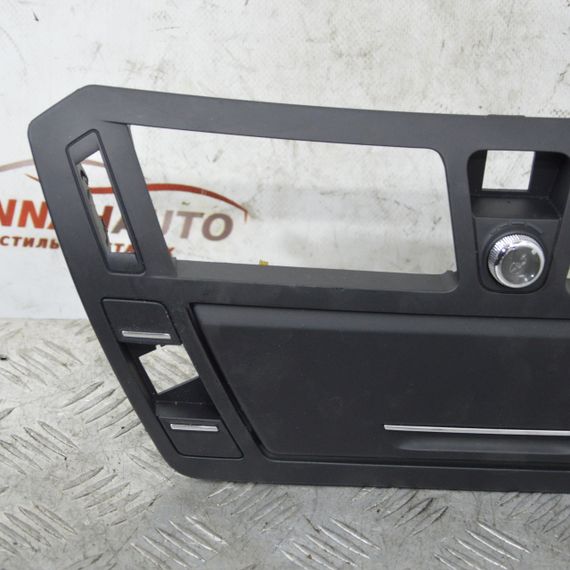 Накладка торпедо центральна Citroen C4 Picasso 2006-2013 Решітка дефлектора центральна Сітроен 9683265680 | Зображення 1