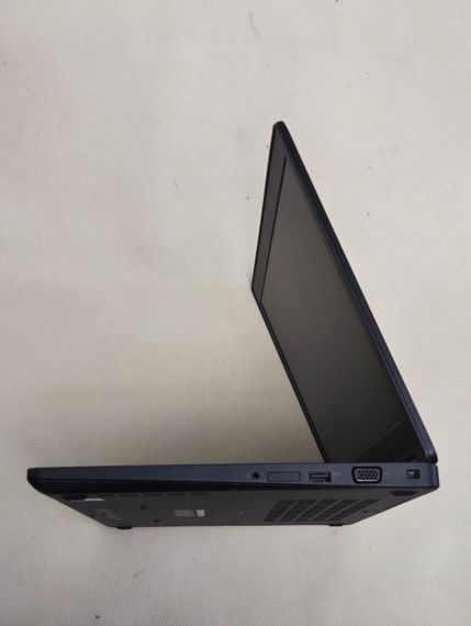 Ультрабук Dell Latitude 5590 / 15.6" (1366x768) TN / Intel Core i5-8350U (4 (8) ядра по 1.7 - 3.6 GHz) / 8 GB DDR4 / 256 GB SSD / Intel UHD Graphics 620 б/в | Зображення 3