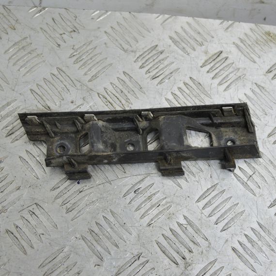 Кріплення переднього бампера праве Volkswagen Passat B6 2005-2010 Кронштейн бампера Фольксваген 3C0807184 | Зображення 1