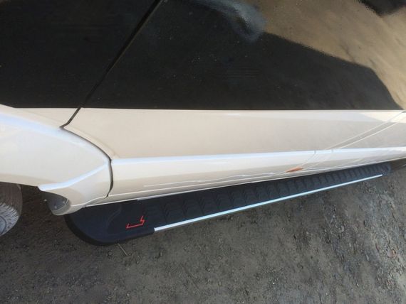 Бокові пороги RedLine V1 (2 шт., алюміній) Середня база для Volkswagen Crafter 2006-2017рр