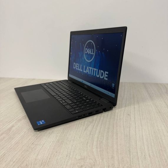 Ноутбук Б-клас Dell Latitude 3520 / 15.6" (1366x768) TN / Intel Core i5-1135G7 (4 (8) ядра по 2.4 - 4.2 GHz) / 8 GB DDR4 / 256 GB SSD / Intel Iris Xe Graphics / WebCam б/в | Зображення 4