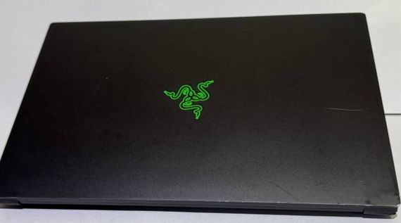 Игровой ноутбук Б-класс Razer Blade 15 RZ09-0301 / 15.6" (1920x1080) IPS / Intel Core i7-9750H (6 (12) ядер по 2.6 - 4.5 GHz) / 32 GB DDR4 / 1000 GB SSD / nVidia GeForce RTX 2070 Max-Q, 8 GB GDDR6, 256-bit / WebCam б/у | Зображення 5
