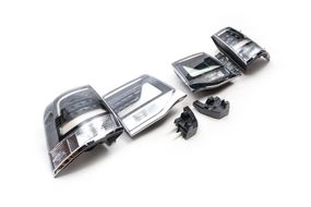 Задня оптика 2016-2024 (Executive Black) для Toyota Land Cruiser 200