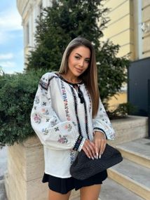 Вишиванка женская "  Квіткова симфонія"