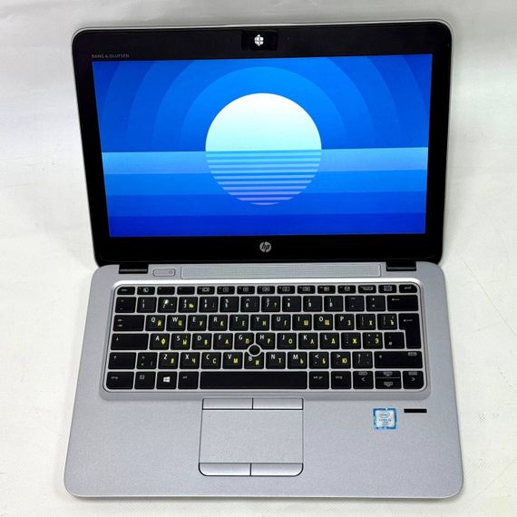 Нетбук Б-клас HP EliteBook 820 G3 / 12.5" (1366x768) TN / Intel Core i5-6300U (2 (4) ядра по 2.4 - 3.0 GHz) / 8 GB DDR4 / 250 GB SSD / Intel HD Graphics 520 / WebCam / Windows 10 Pro б/в | Зображення 3