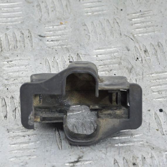 Кришка замка капота Mercedes C-Class W203 2000-2007 Корпус накладка замка капота Мерседес В203 A2038890725 | Зображення 1