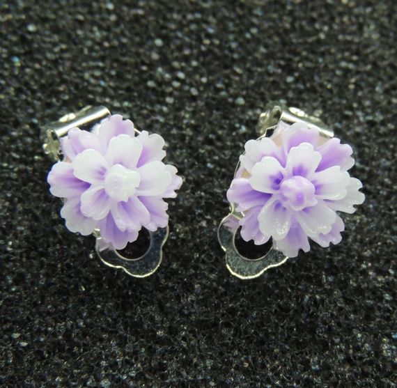 Клипсы серьги детские для ушей без пробивания уха Liresmina Jewelry серьги в виде цветка "Эклерчик" фиолетовые