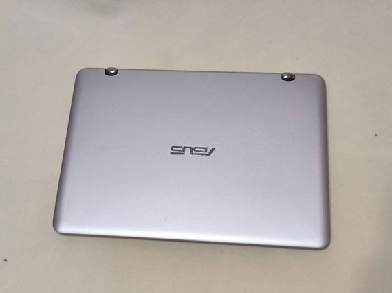 Ноутбук-трансформер Asus Q304UAK 2-in-1 / 13.3" (1920x1080) IPS Touch / Intel Core i5-7200U (2 (4) ядер по 2.5 - 3.1 GHz) / 12 GB DDR4 / 256 GB SSD / Intel HD Graphics 620 / WebCam б/у | Зображення 5