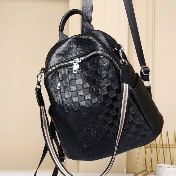 Шкіряний жіночий рюкзак чорним з тисненням 42147 | Зображення 2