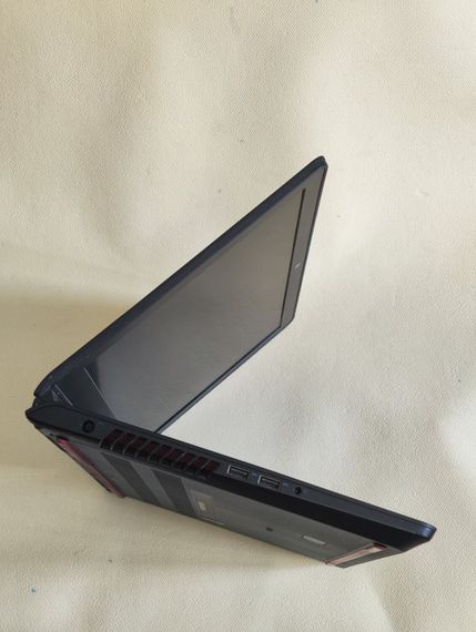 Ігровий ноутбук Dell Inspiron 15 Gaming 5577 / 15.6" (1920x1080) TN / Intel Core i7-7700HQ (4 (8) ядра по 2.8 - 3.8 GHz) / 16 GB DDR4 / 256 GB SSD / nVidia GeForce GTX 1050, 2 GB GDDR5, 128-bit / WebCam б/в | Зображення 4